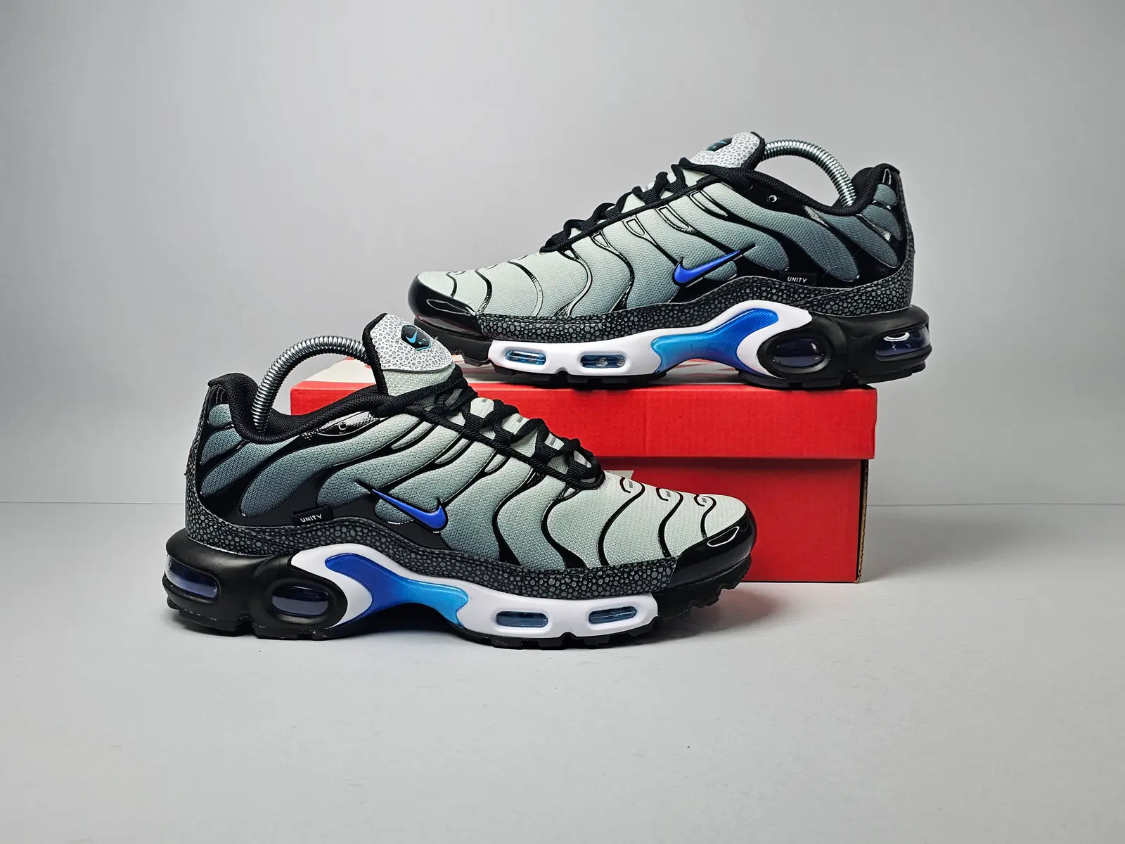 Kiss my airs