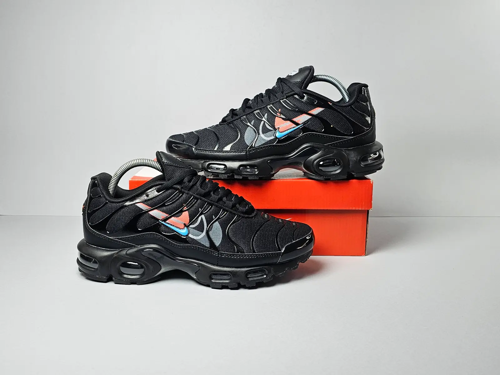 Multi swoosh