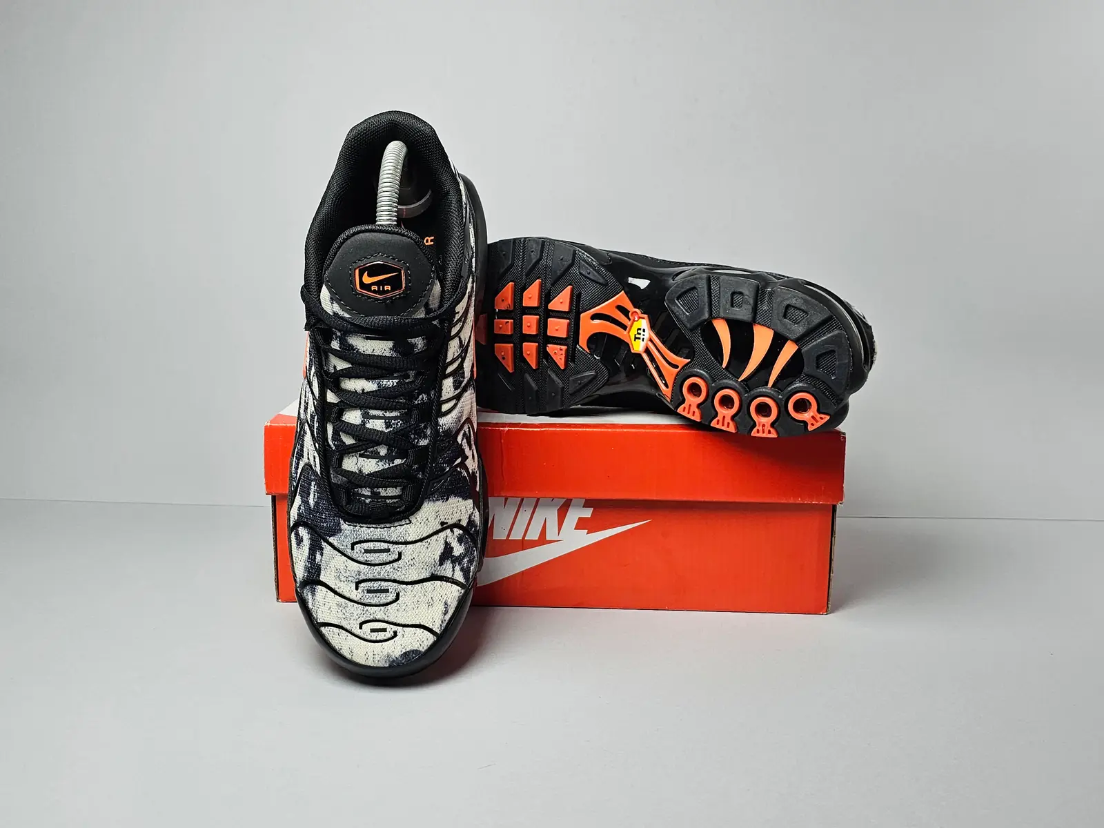 Black oragne camo 3