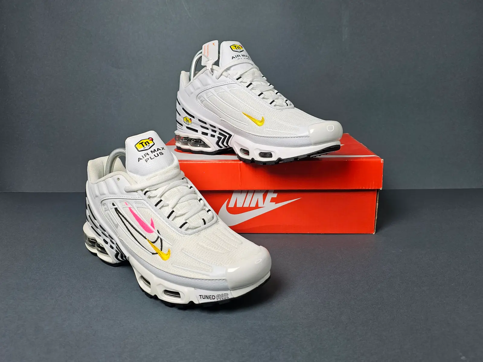 Multi swosh white 2