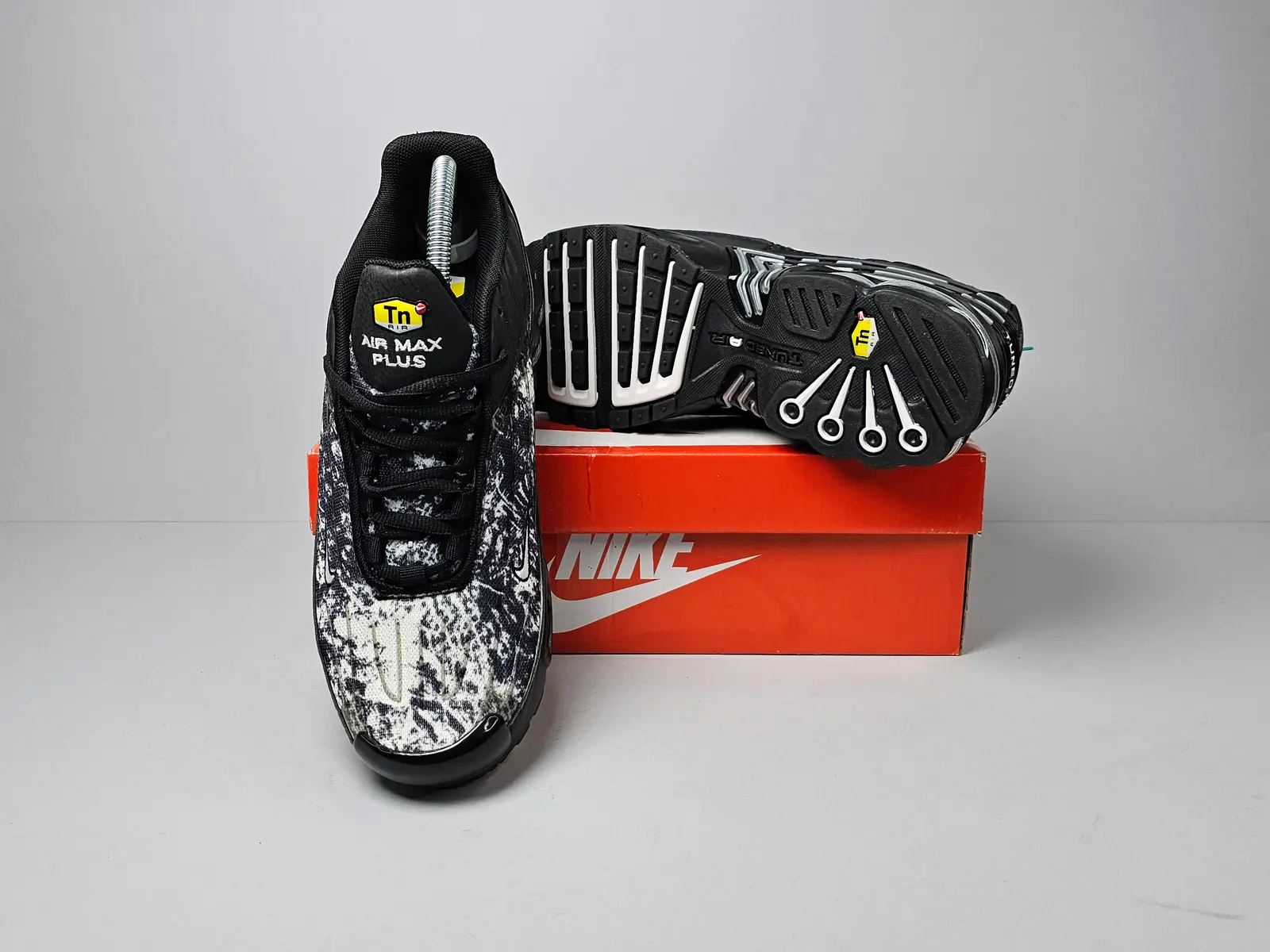 Black graphic 3