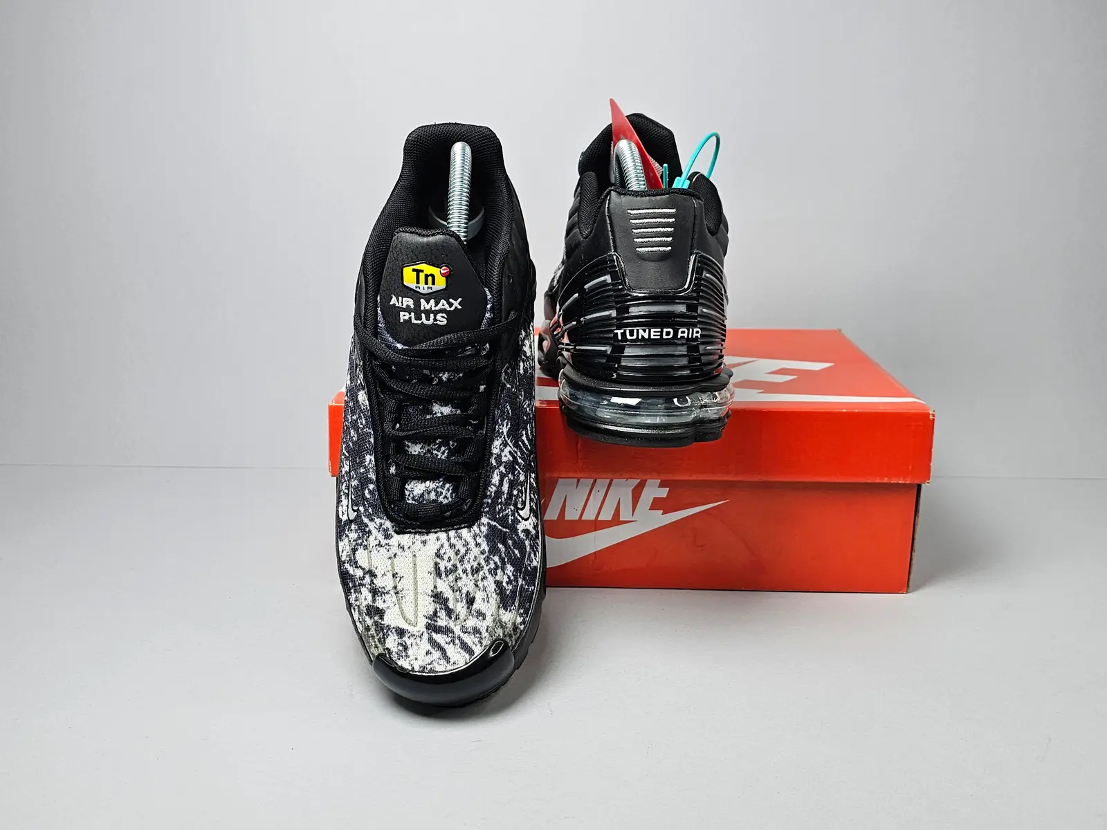 Black graphic 4