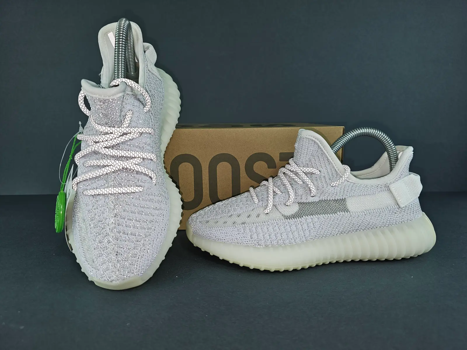 Static white 3