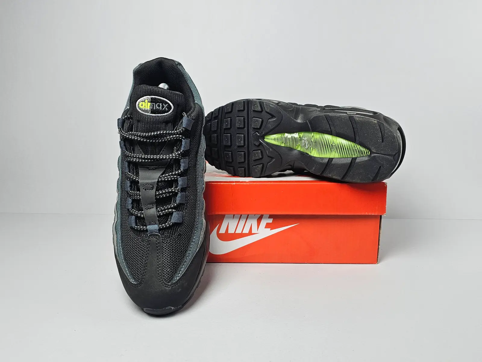Black Neon 3