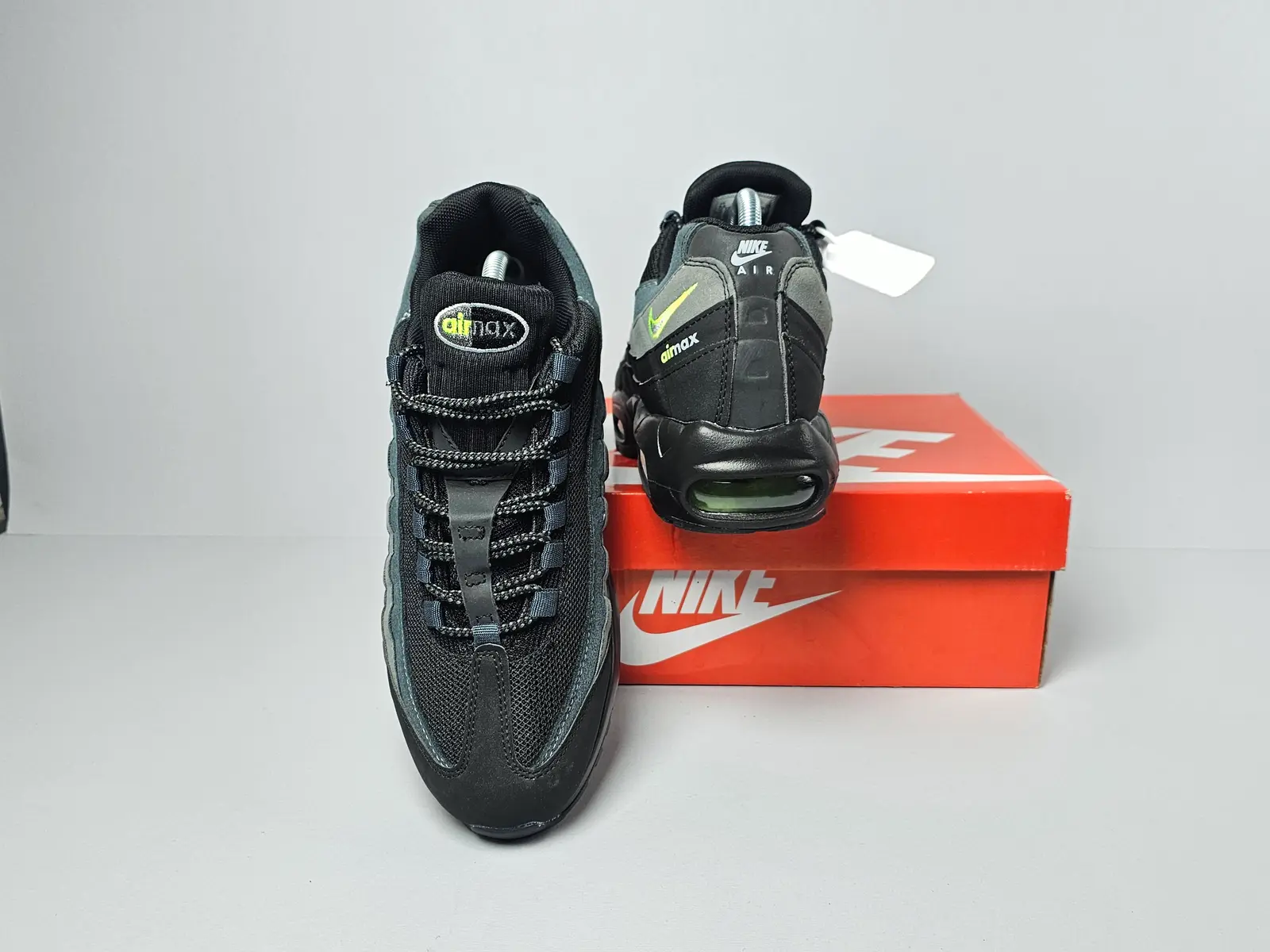 Black Neon 4